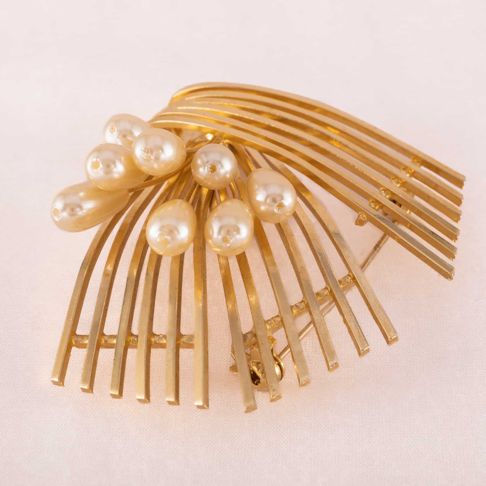 Vintage-Brosche-vergoldet-tropfenförmige-Perlen