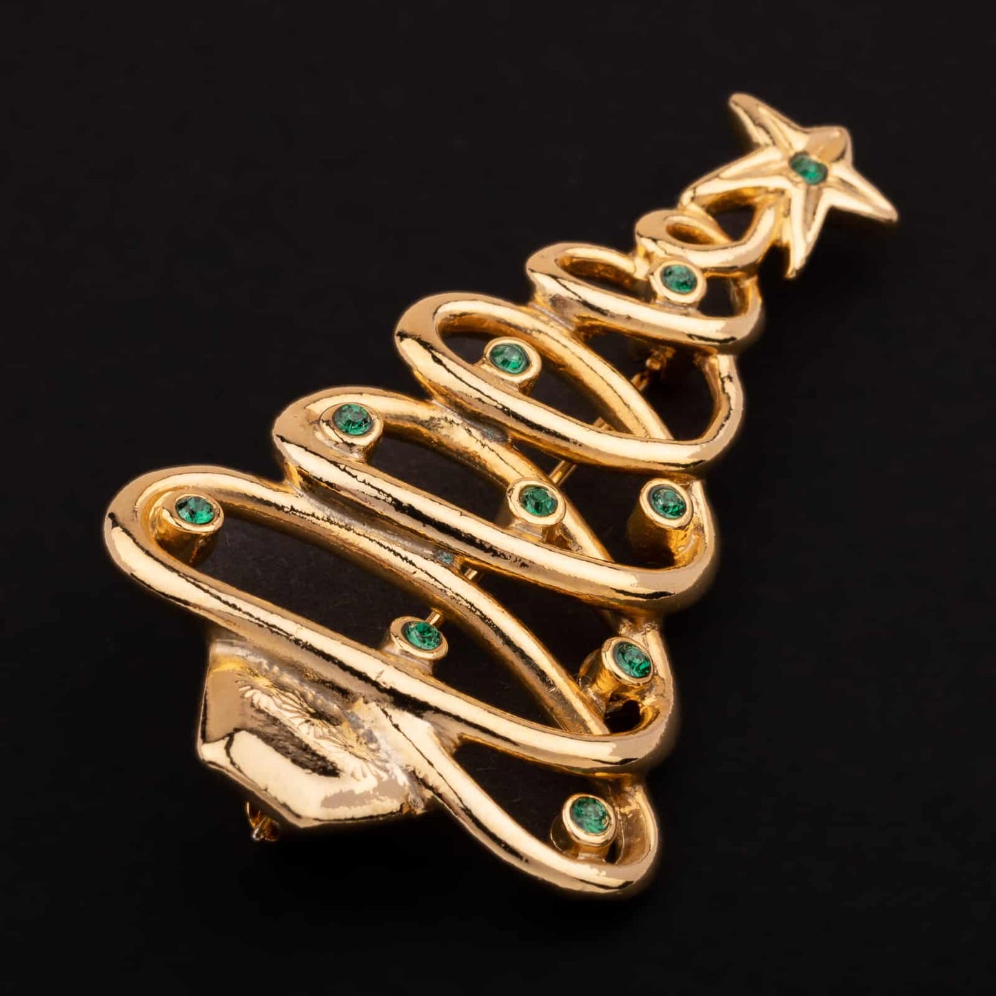 JJ-Tannenbaum-Brosche-goldfarben-mit-grünem-Strass