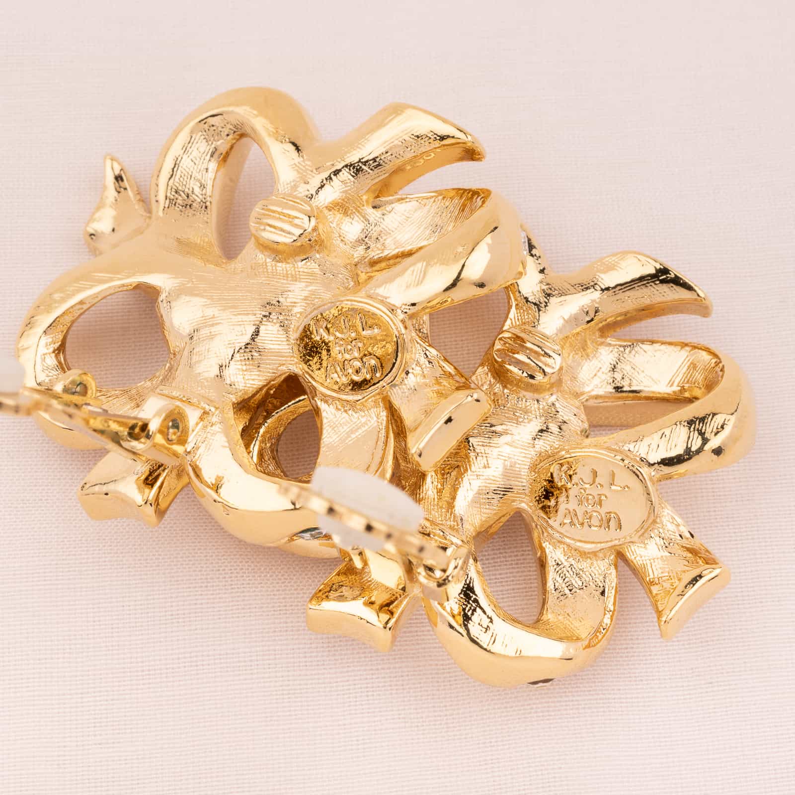 KJL-Kenneth-Lane-for-Avon-Schleifen-Ohrclips-Signatur