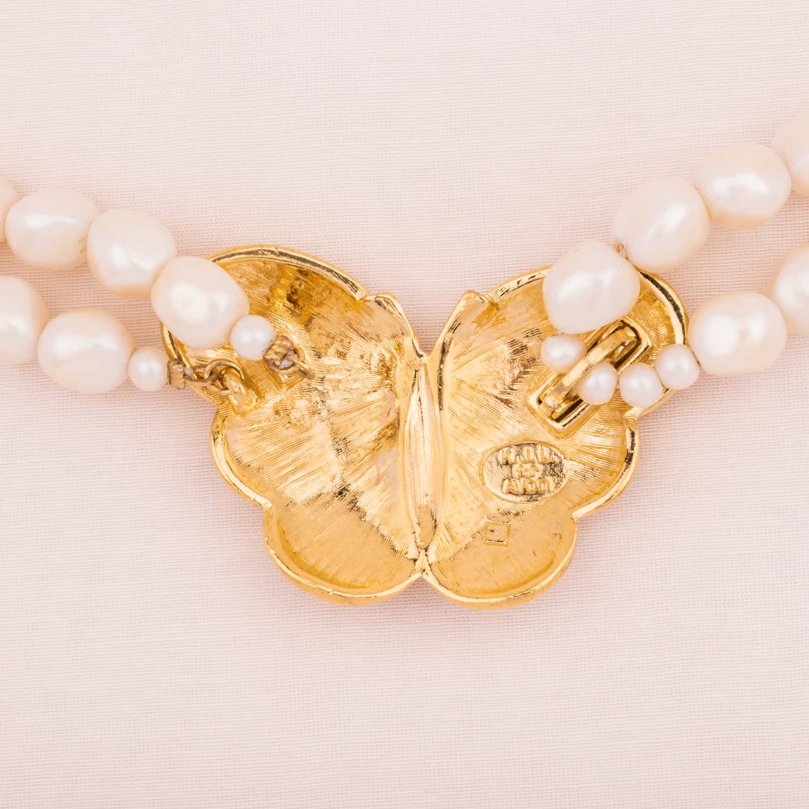 Avon Oyster Shell And Pearl Necklace 18