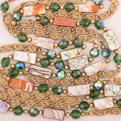 Lange-Halskette-mit-Abalone-Perlmutt-und-grünen-Kristallperlen-12K-vergoldet