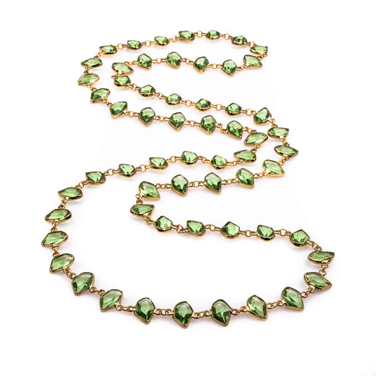 Vergoldete-Halskette-hellgrüne-Kristalle