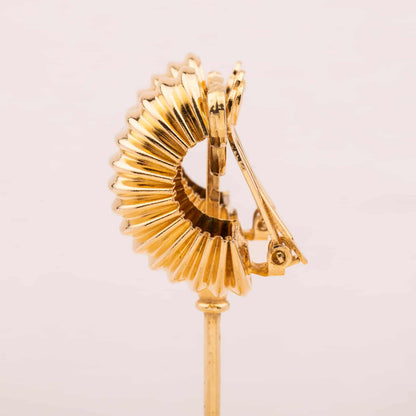 Les-Bernard-vergoldete-90s-Kreolen-Ohrringe-Seitenansicht