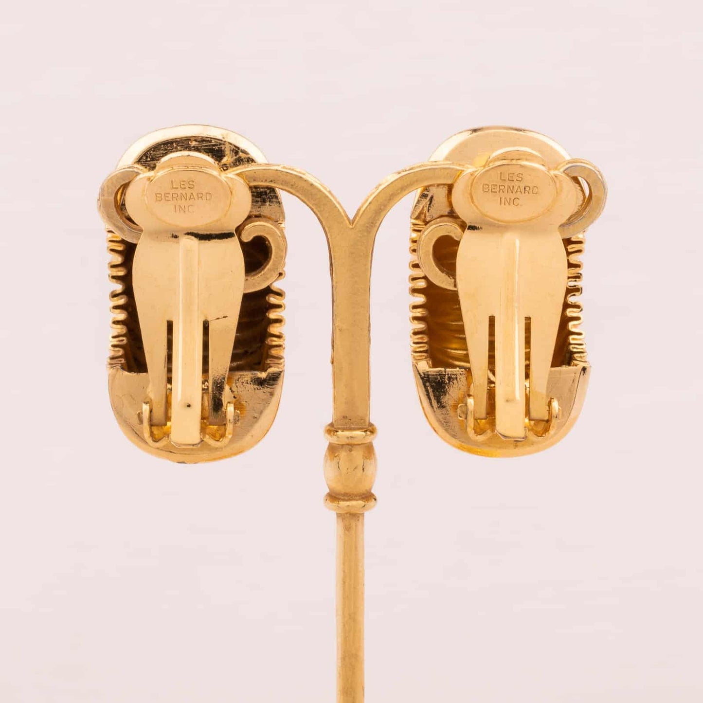 Les-Bernard-vergoldete-90s-Kreolen-Ohrringe-Rückseiten