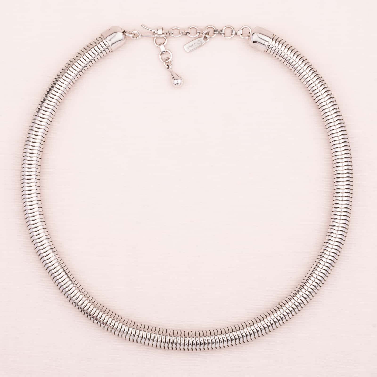 Silberfarbene Schlangenkette von Monet
