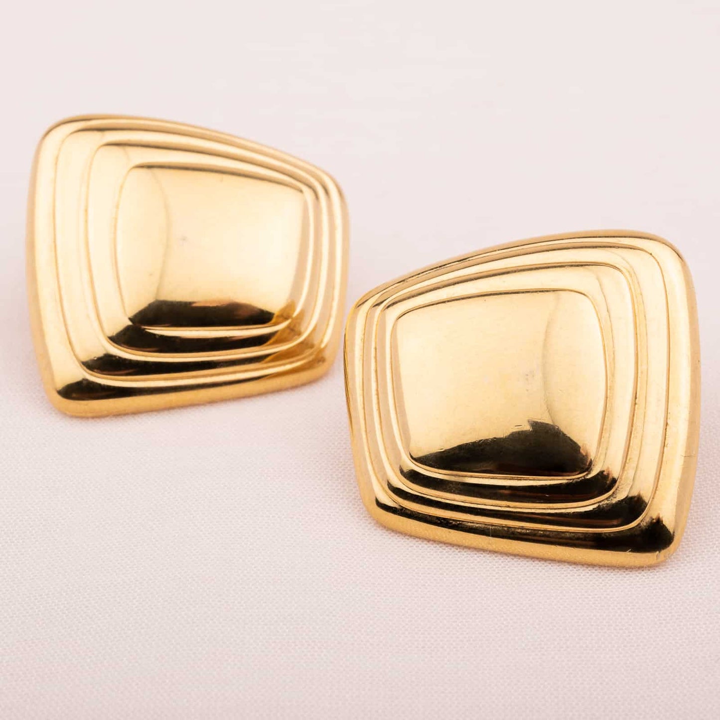 Monet-vergoldete-eckige-Ohrringe