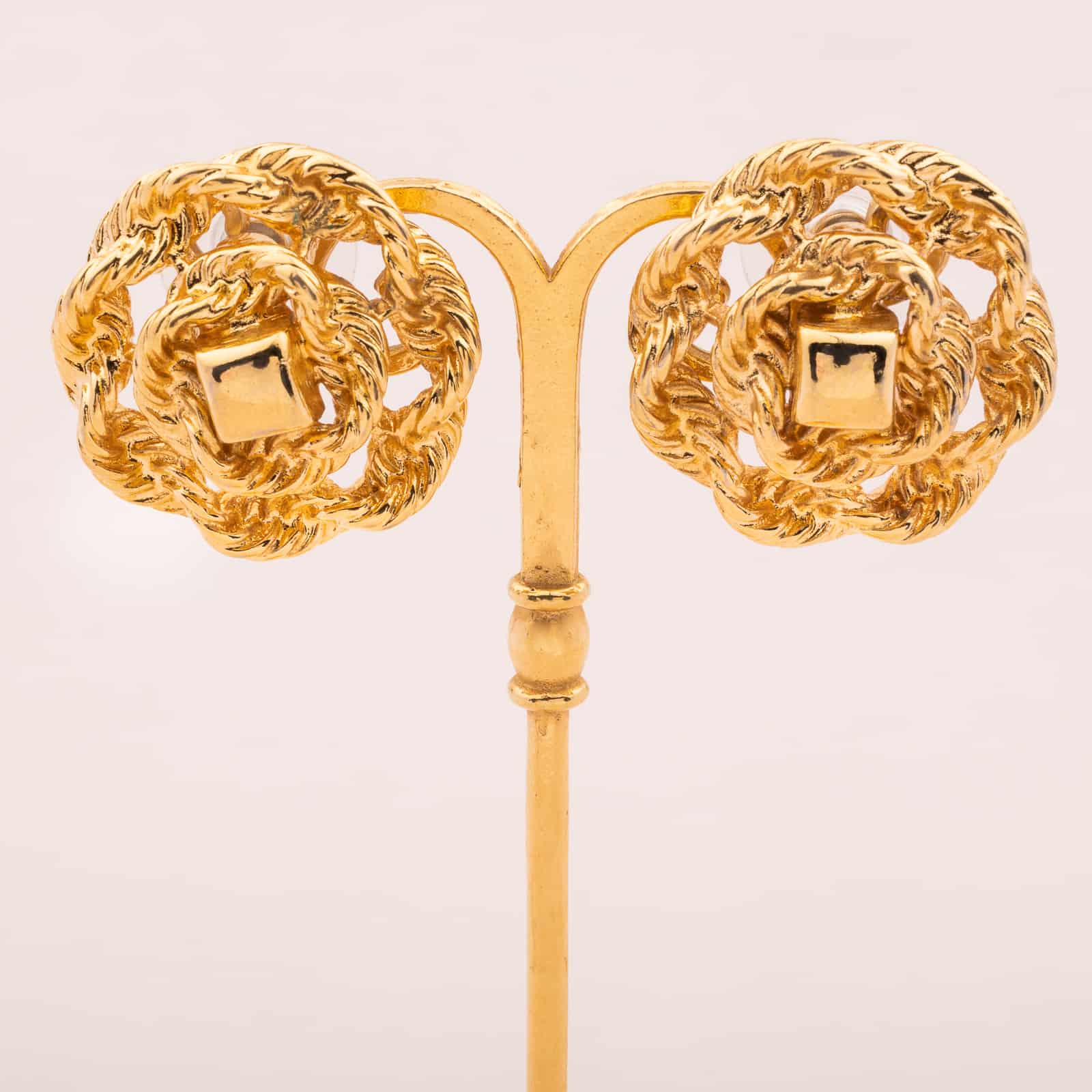 Monet-vergoldete-Ohrringe-durchbrochen-im-Kordel-Design
