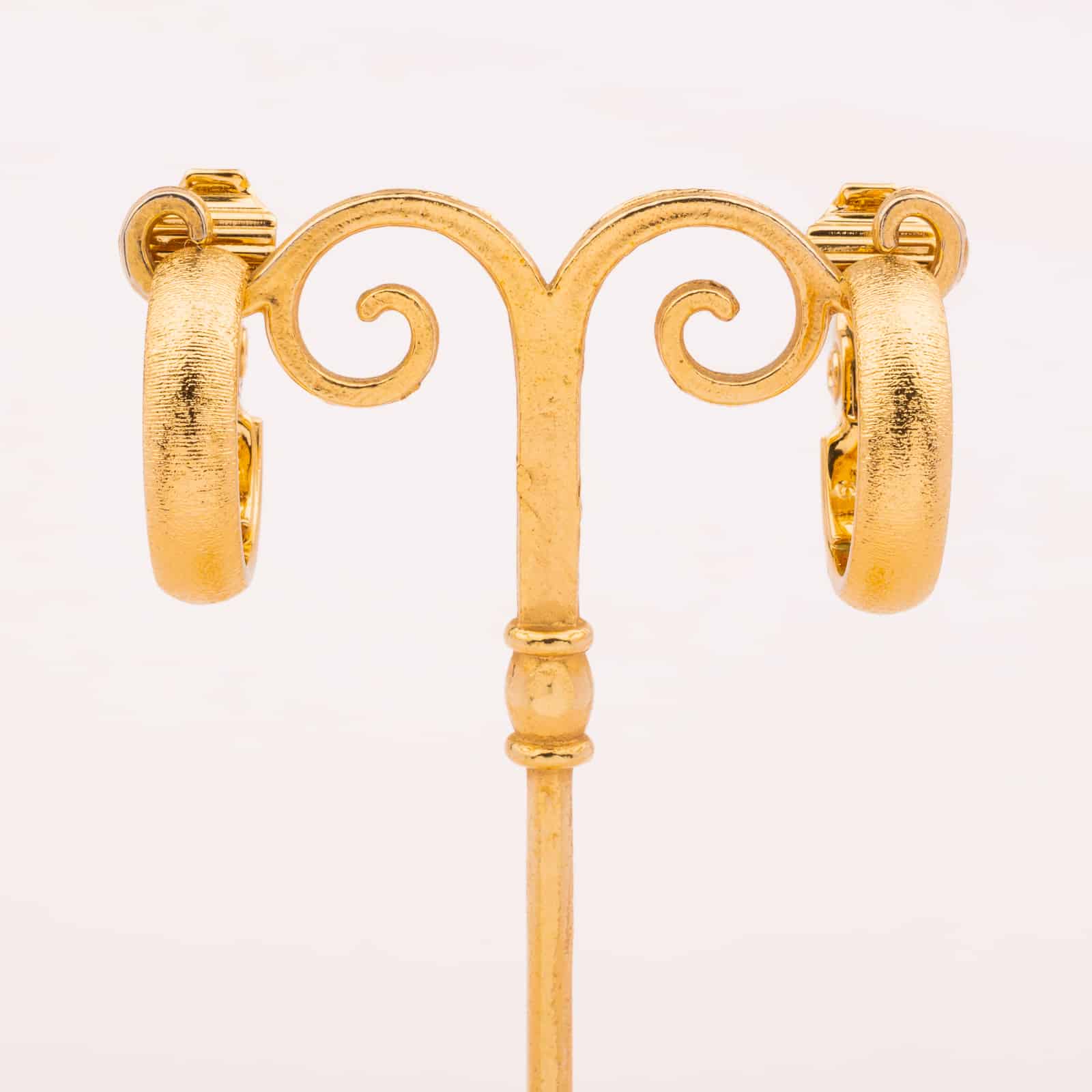 Monet-vergoldete-Ohrclips-klassische-Kreolen