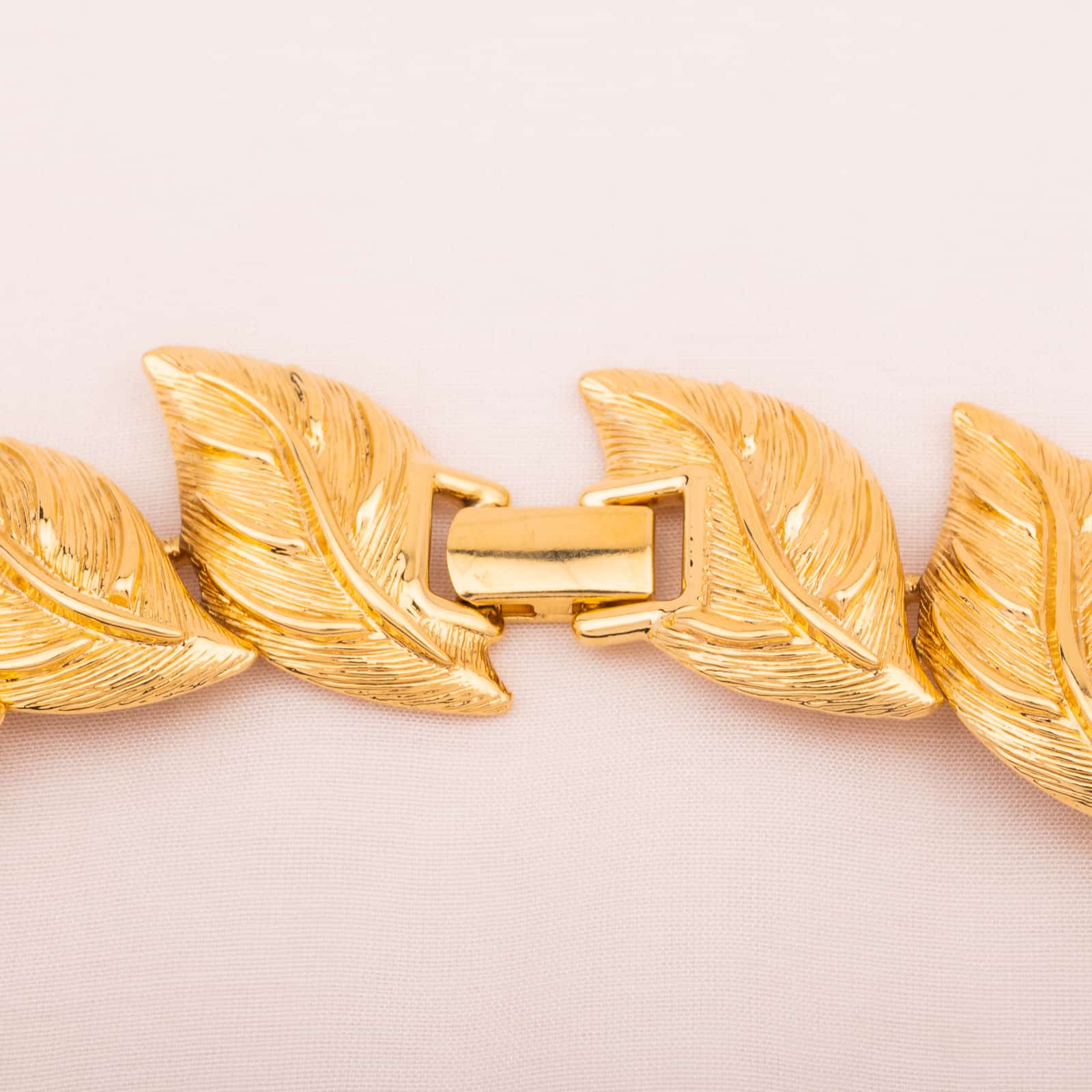 Napier-Collier-Halskette-vergoldete-Blätter-Verschluss