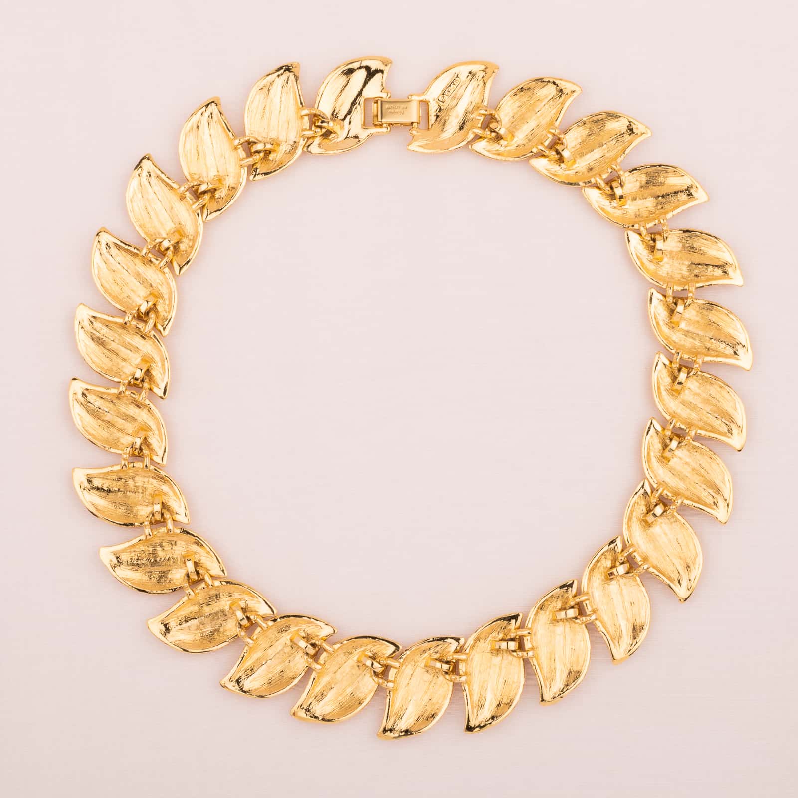 Napier-Collier-Halskette-vergoldete-Blätter-Rückseite