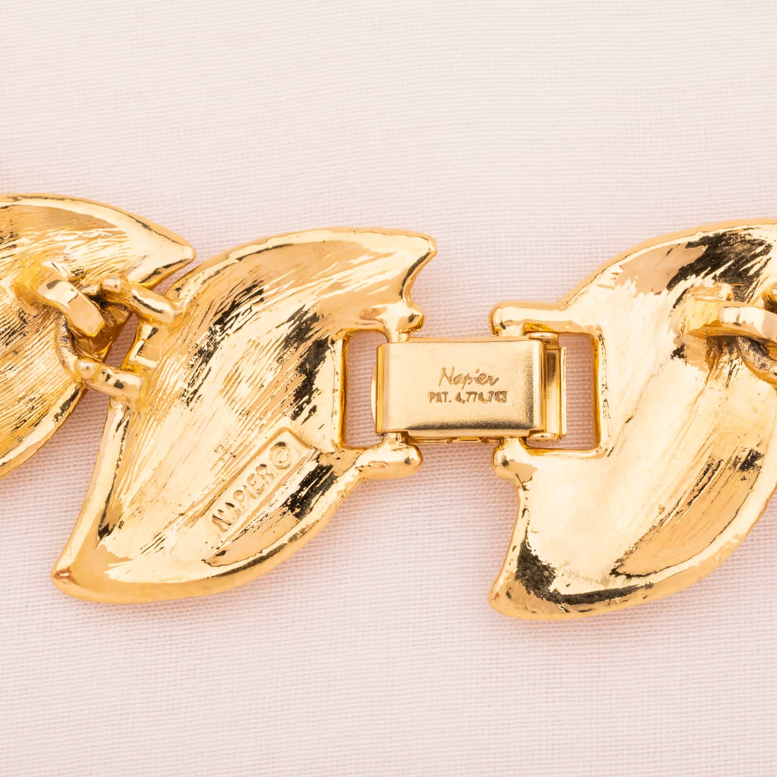 Napier-Collier-Halskette-vergoldete-Blätter-Signatur