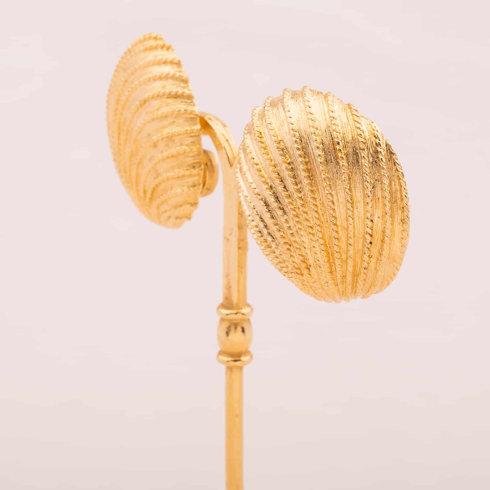 Napier-vergoldete-Ohrringe-geschwungene-Streifen-Struktur