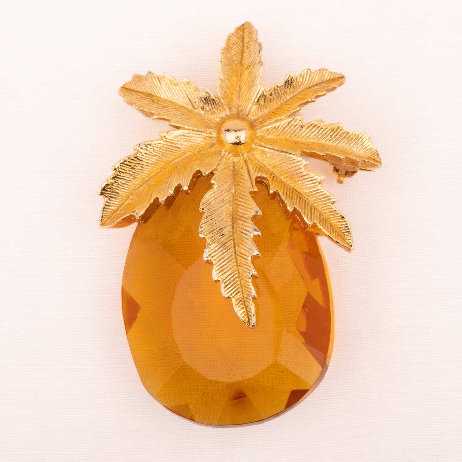 Sarah-Coventry-Ananas-Brosche-mit-amberfarbenem-Kristall