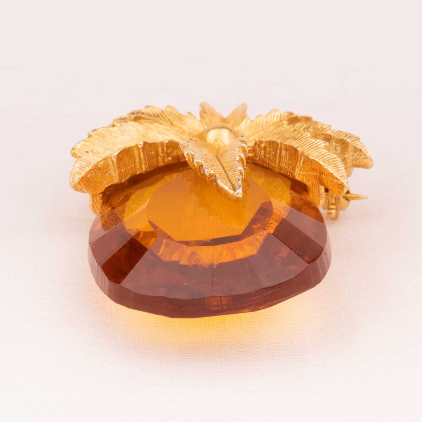 Sarah-Coventry-Ananas-Brosche-mit-amberfarbenem-Kristall