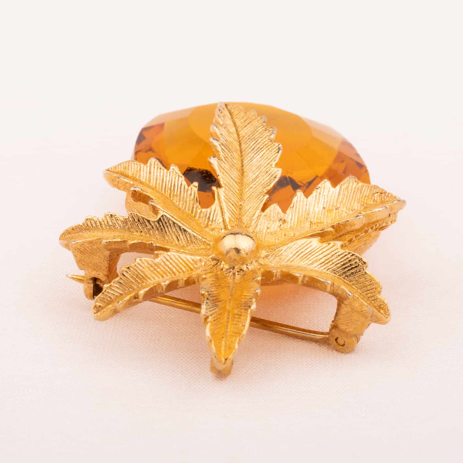 Sarah-Coventry-Ananas-Brosche-mit-amberfarbenem-Kristall