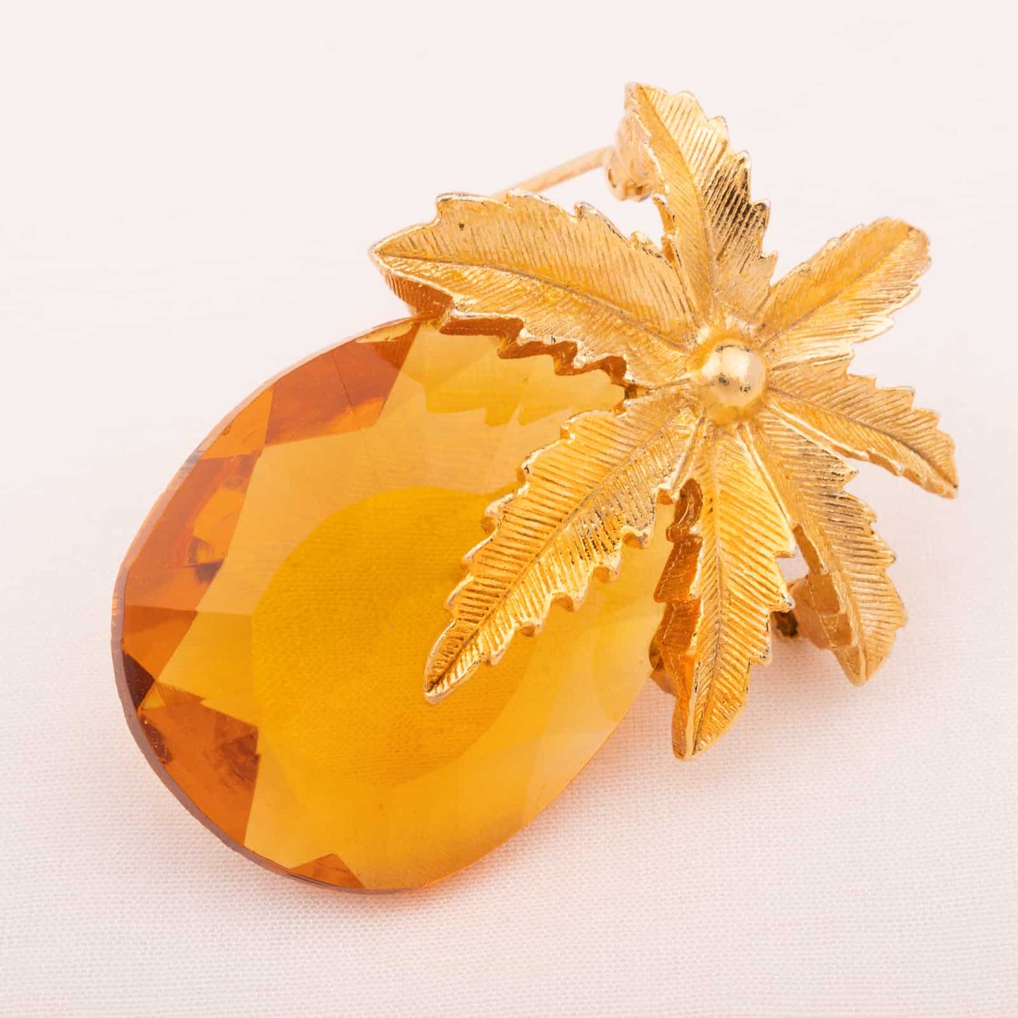 Sarah-Coventry-Ananas-Brosche-mit-amberfarbenem-Kristall