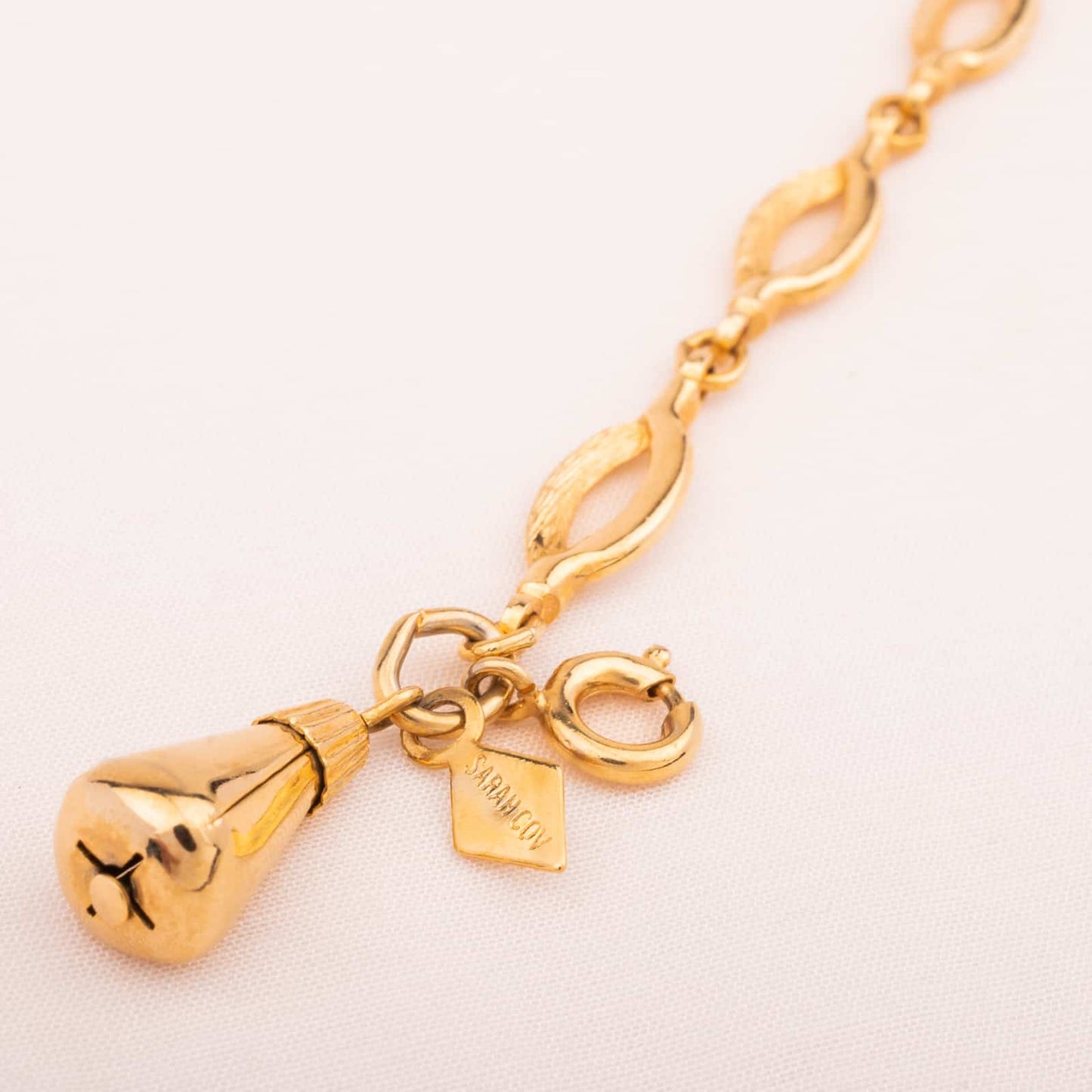 Sarah-Coventry-vergoldetes-Armband-mit-Charm-Anhänger