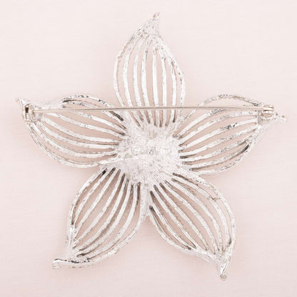 Sarah-Coventry-silberfarbene-Blumen-Brosche-Rückseite