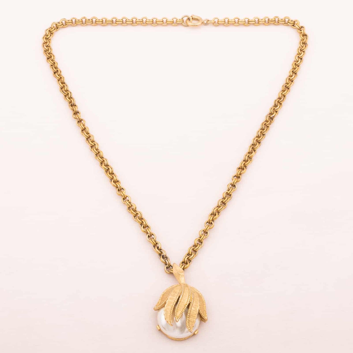 Sarah-Coventry-Halskette-mit-verstecktem-Perlenanhänger