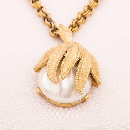 Sarah-Coventry-Halskette-mit-verstecktem-Perlenanhänger