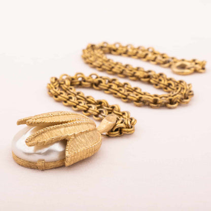 Sarah-Coventry-Halskette-mit-verstecktem-Perlenanhänger