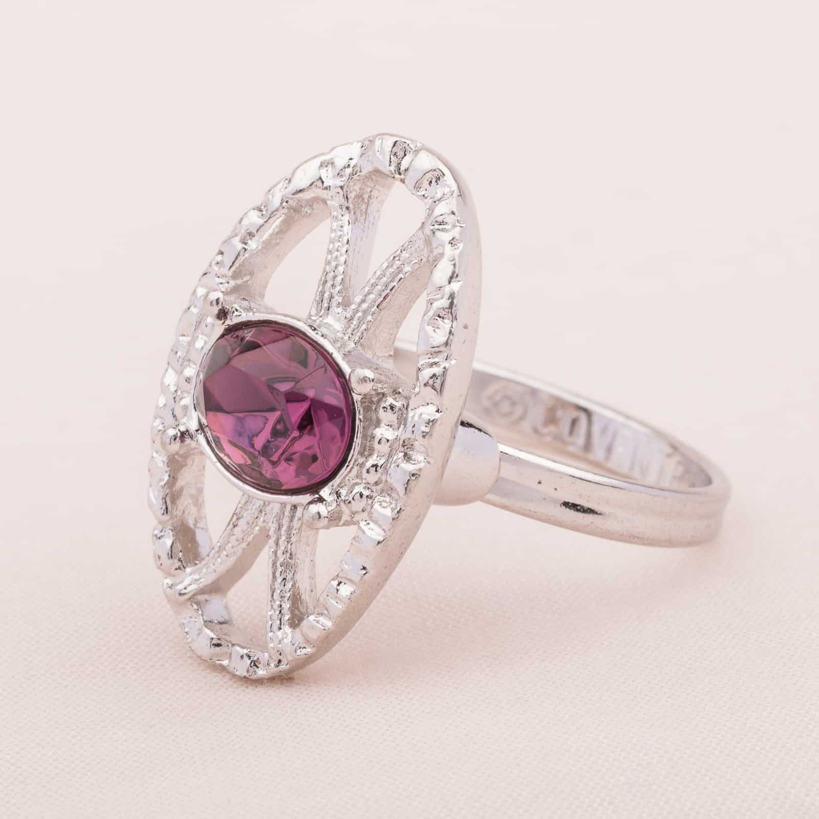 Sarah-Coventry-silberfarbener-Ring-mit-ovalem-lila-Kristall