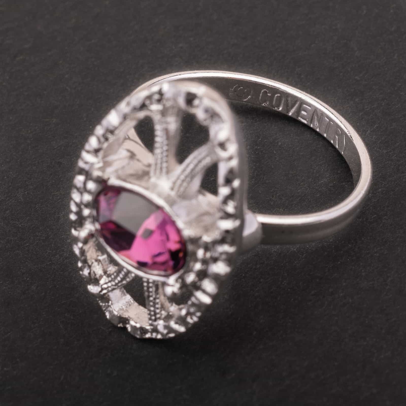 Sarah-Coventry-silberfarbener-Ring-mit-ovalem-lila-Kristall-Signatur