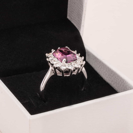 Sarah-Coventry-Ring-mit-eckigem-lila-Kristall