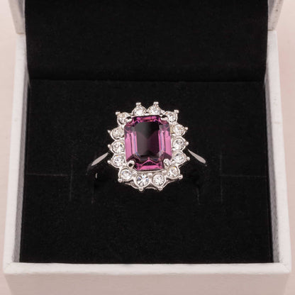 Sarah-Coventry-Ring-mit-eckigem-lila-Kristall