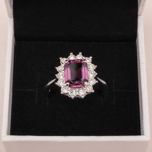 Sarah-Coventry-Ring-mit-eckigem-lila-Kristall