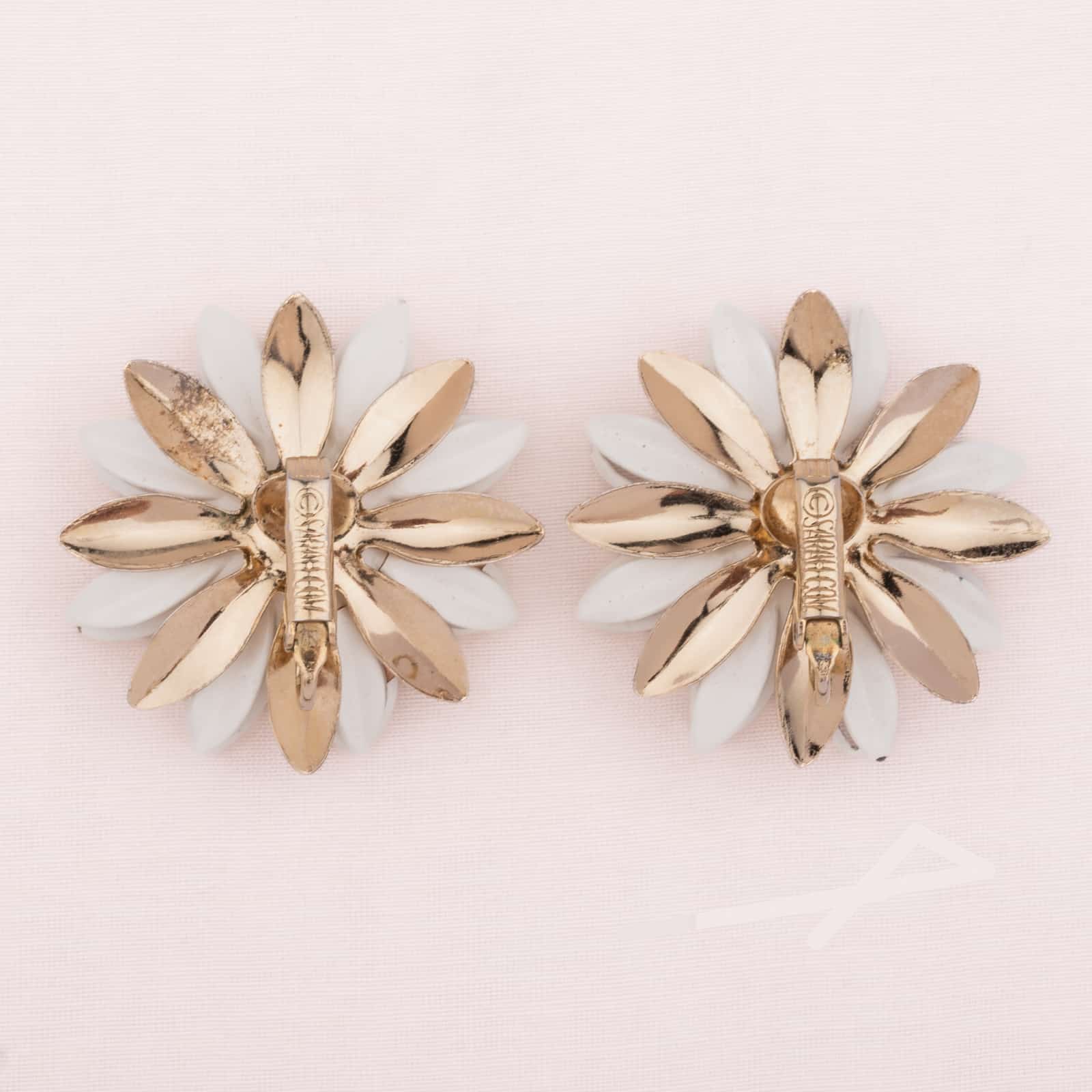 Sarah-Coventry-Water-Lily-Blumen-Ohrclips-Rückseiten-mit-Signatur