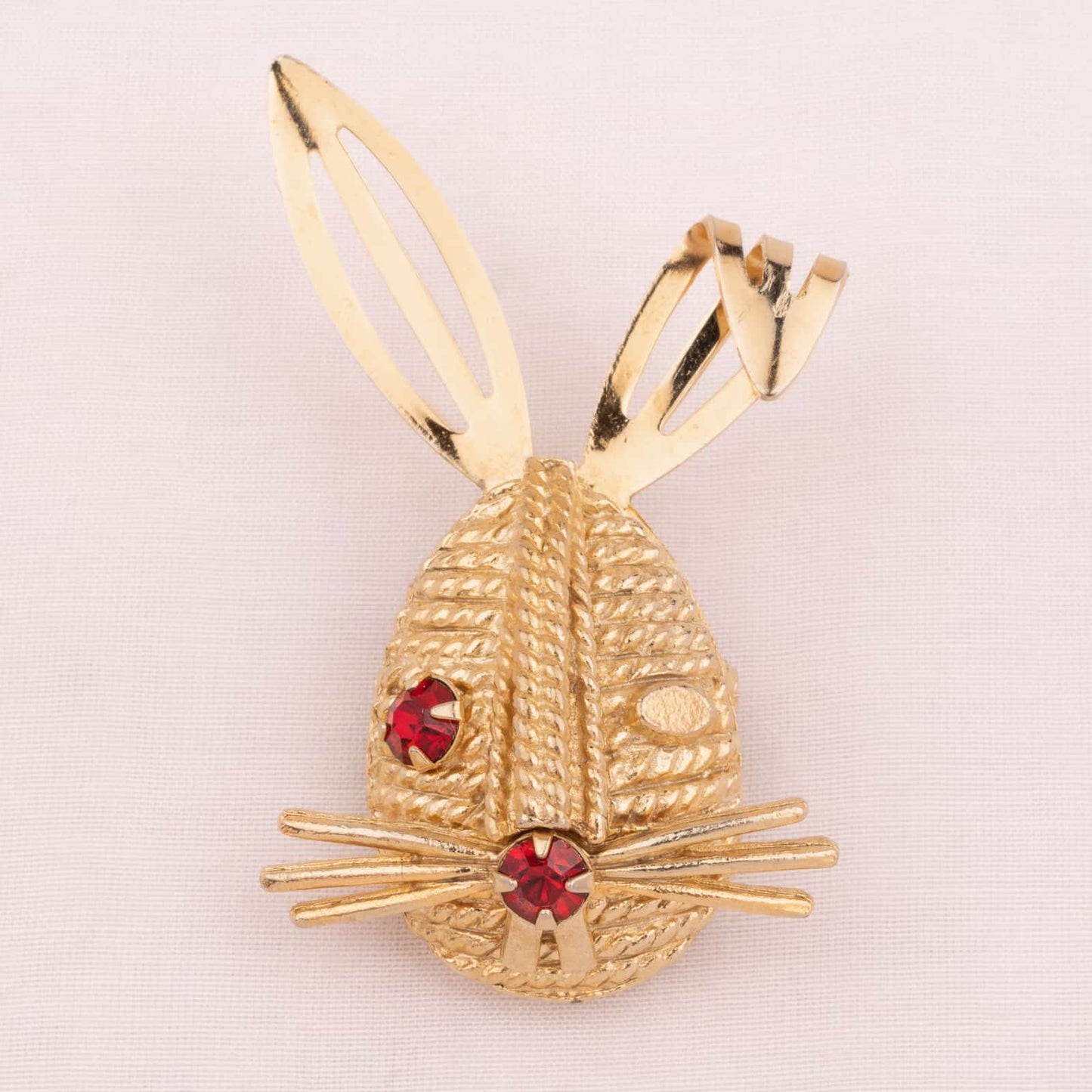 Sarah-Covenrty-zwinkernder-Hase-Brosche-roter-Strass