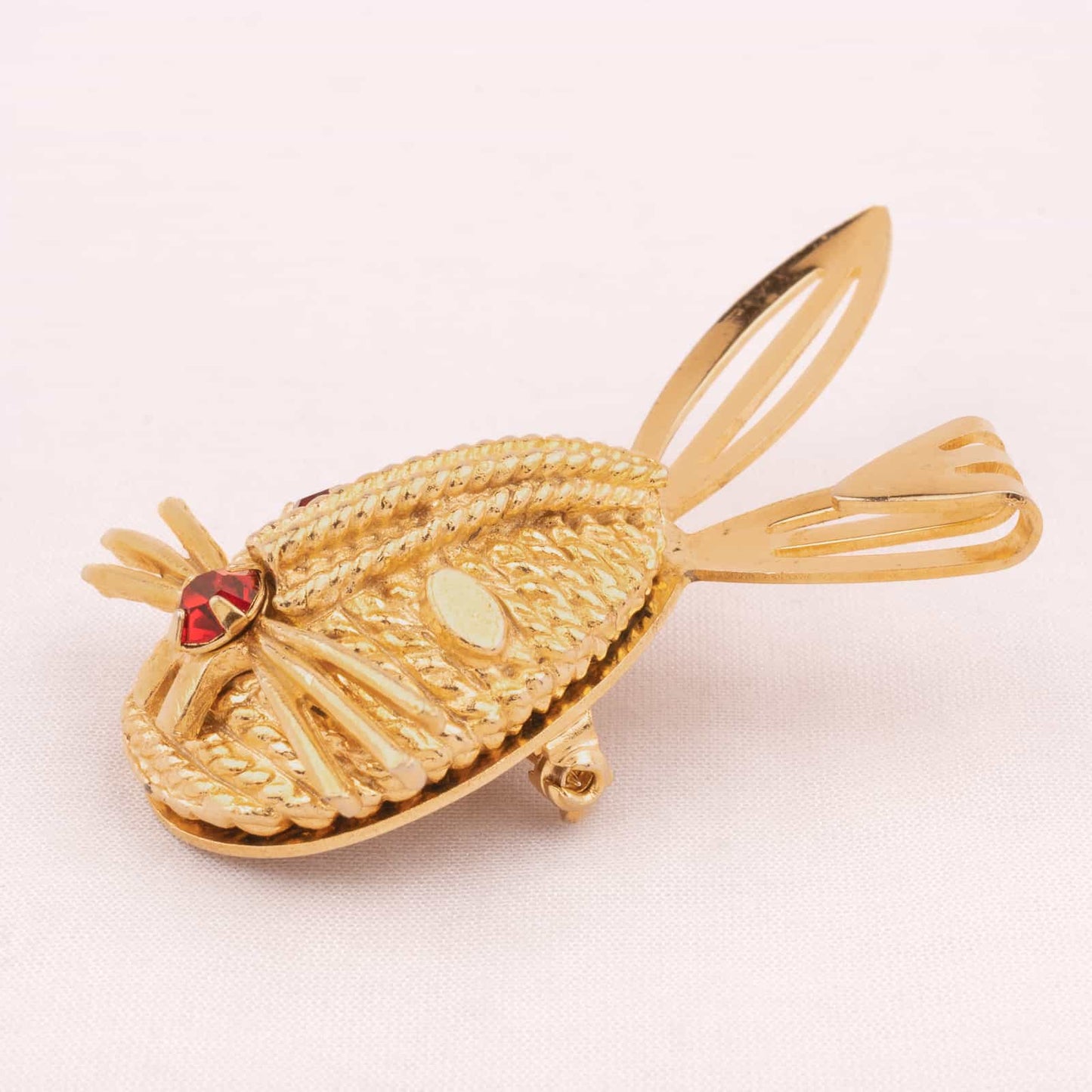 Sarah-Covenrty-zwinkernder-Hase-Brosche-roter-Strass