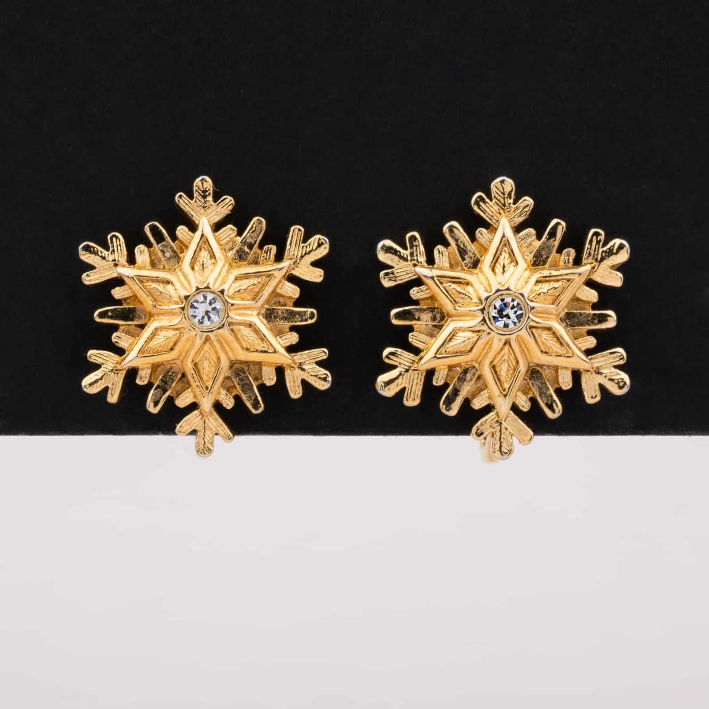 Vergoldete-Schneeflocken-Ohrclips-mit-Kristall