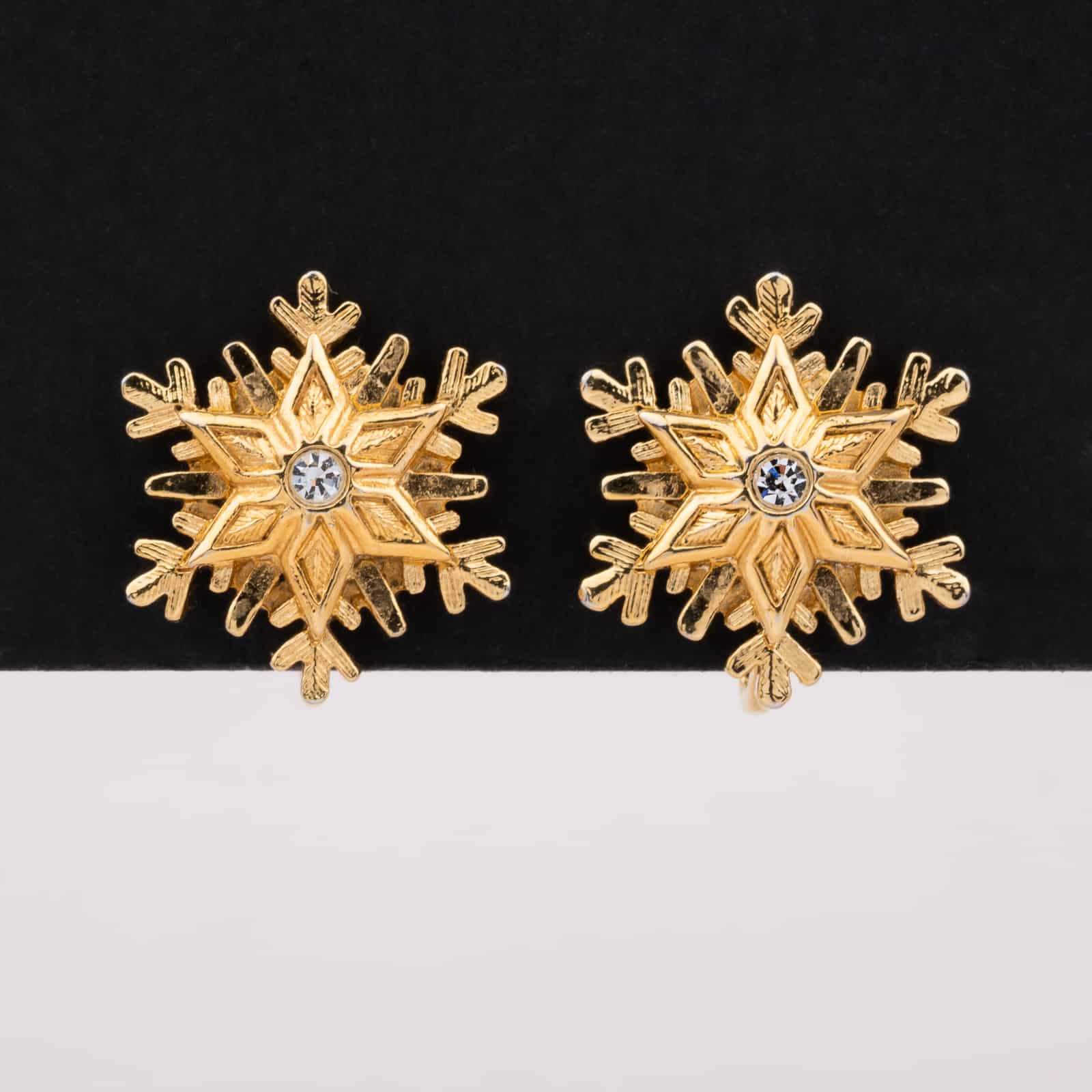 Vergoldete-Schneeflocken-Ohrclips-mit-Kristall
