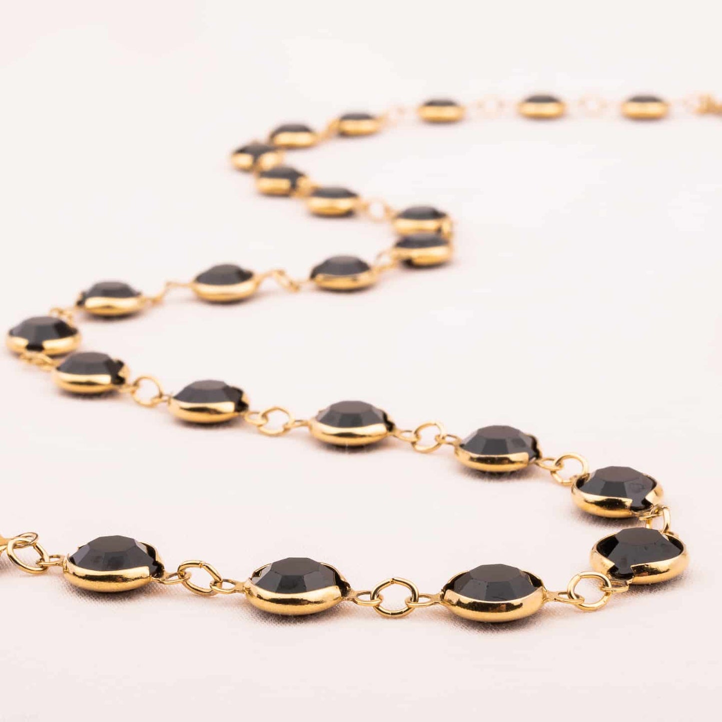 Swarovski-lange-Halskette-runde-schwarze-Kristalle