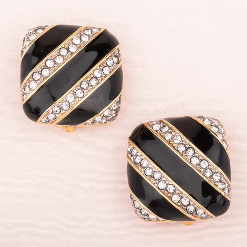 Elegant SWAROVSKI ear clips in a black and white look