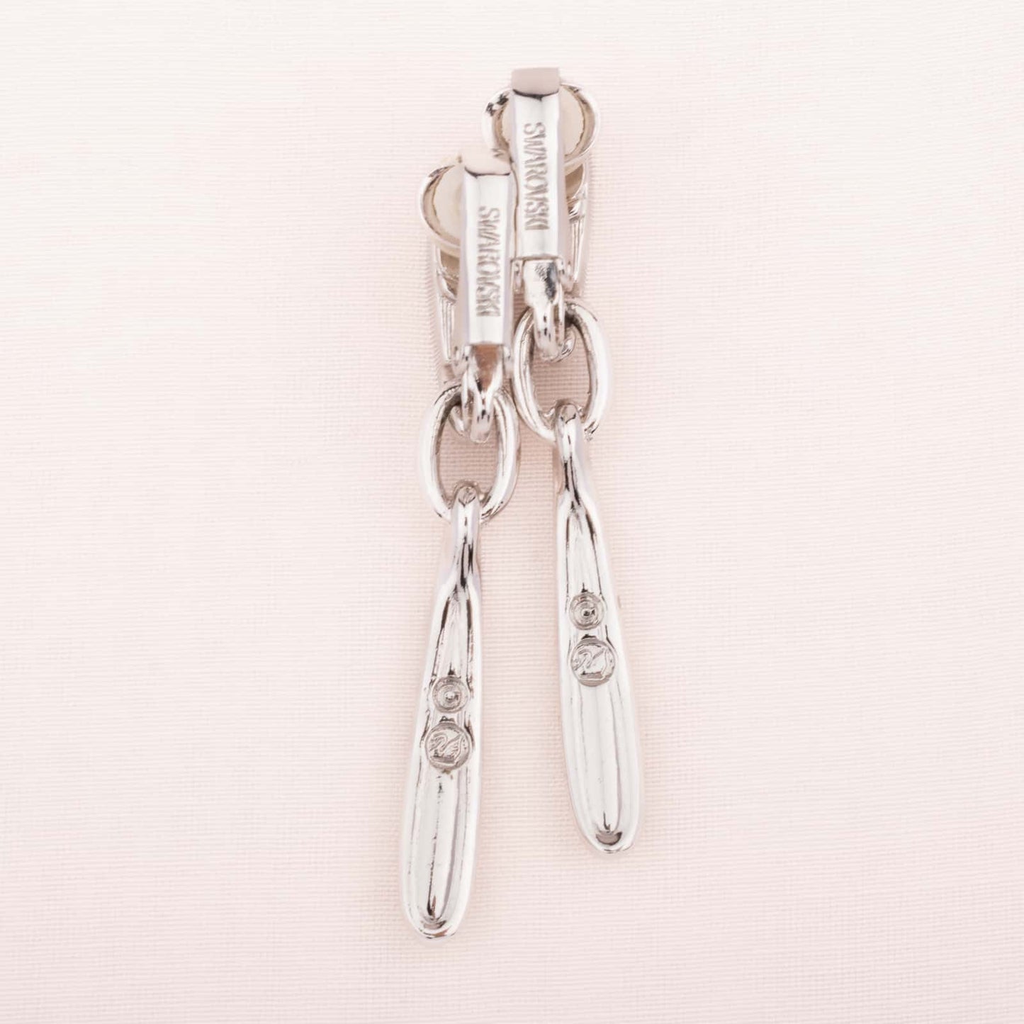 Swarovski-schlanke-silberfarbene-Hänger-Ohrclips-Signatur
