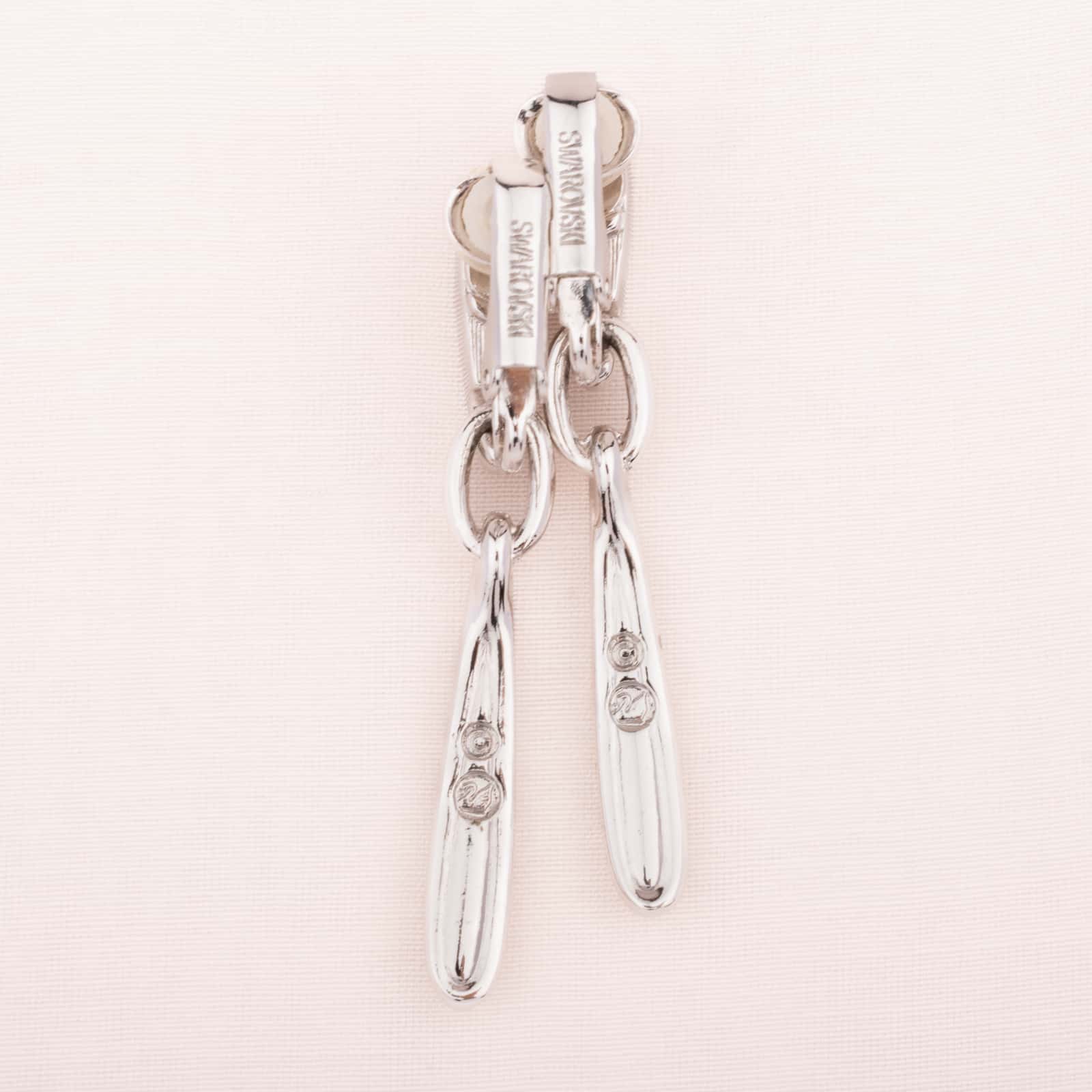 Swarovski-schlanke-silberfarbene-Hänger-Ohrclips-Signatur