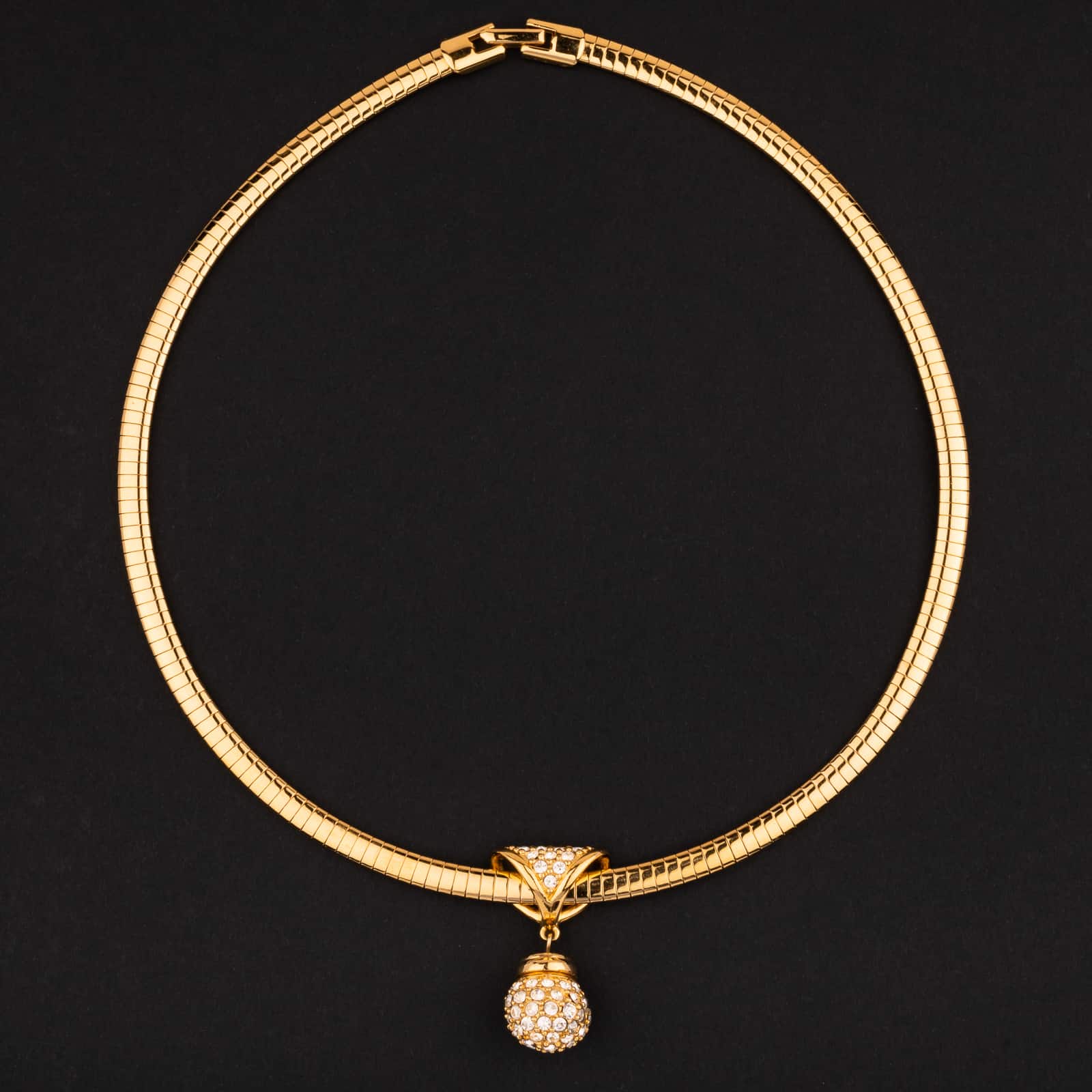 Swarovski-Vintage-Collier-mit-kristallbesetztem-Kugel-Anhänger