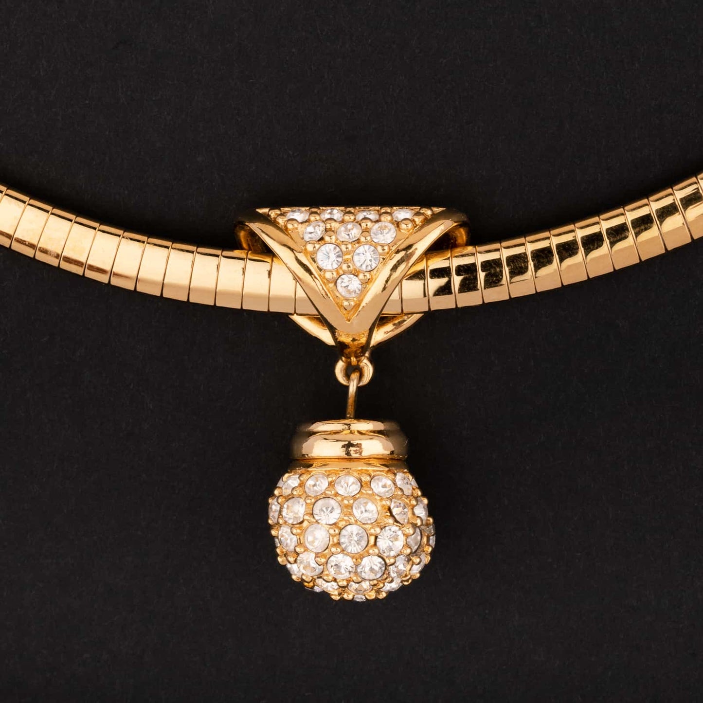 Swarovski-Vintage-Collier-mit-kristallbesetztem-Kugel-Anhänger