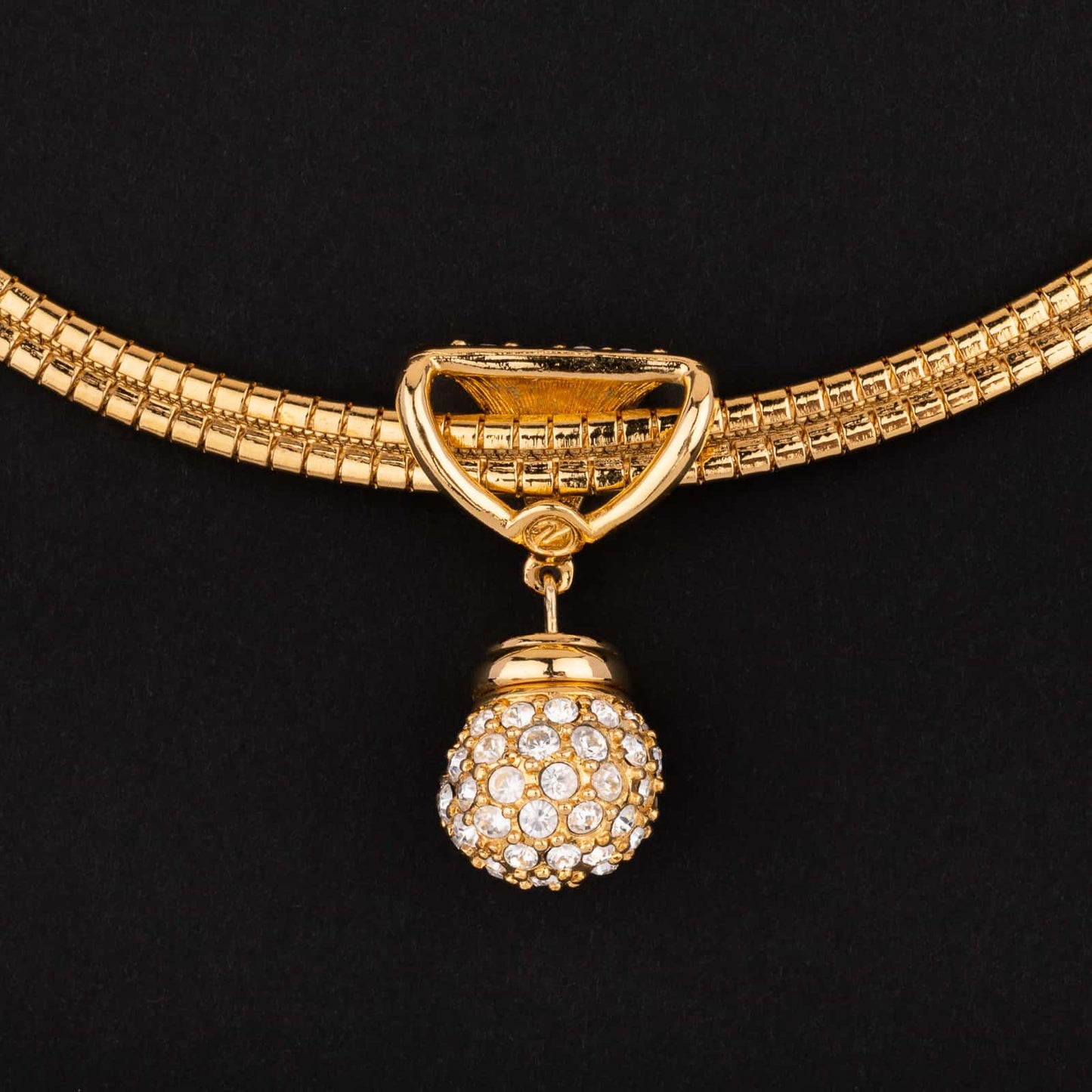 Swarovski-Vintage-Collier-mit-kristallbesetztem-Kugel-Anhänger-Rückseite