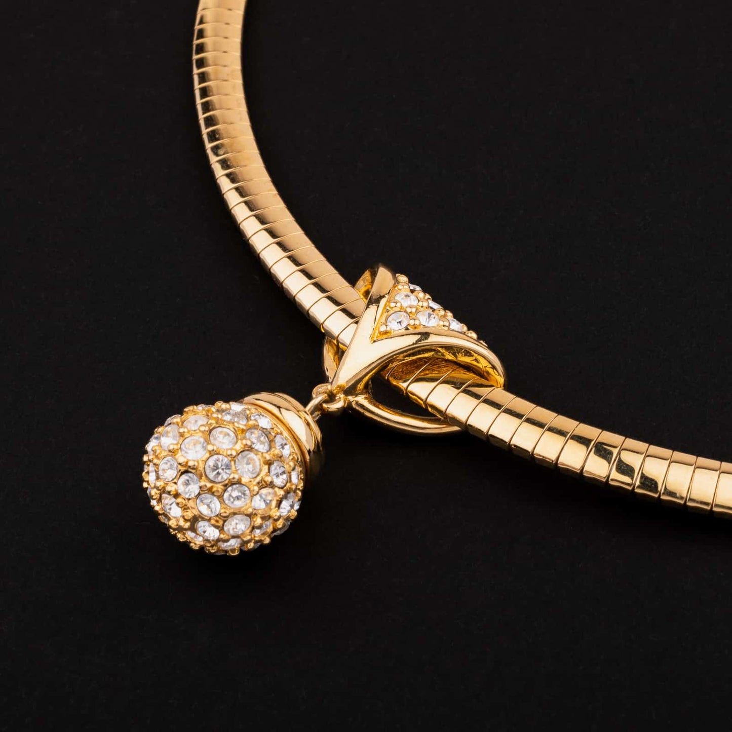 Swarovski-Vintage-Collier-mit-kristallbesetztem-Kugel-Anhänger