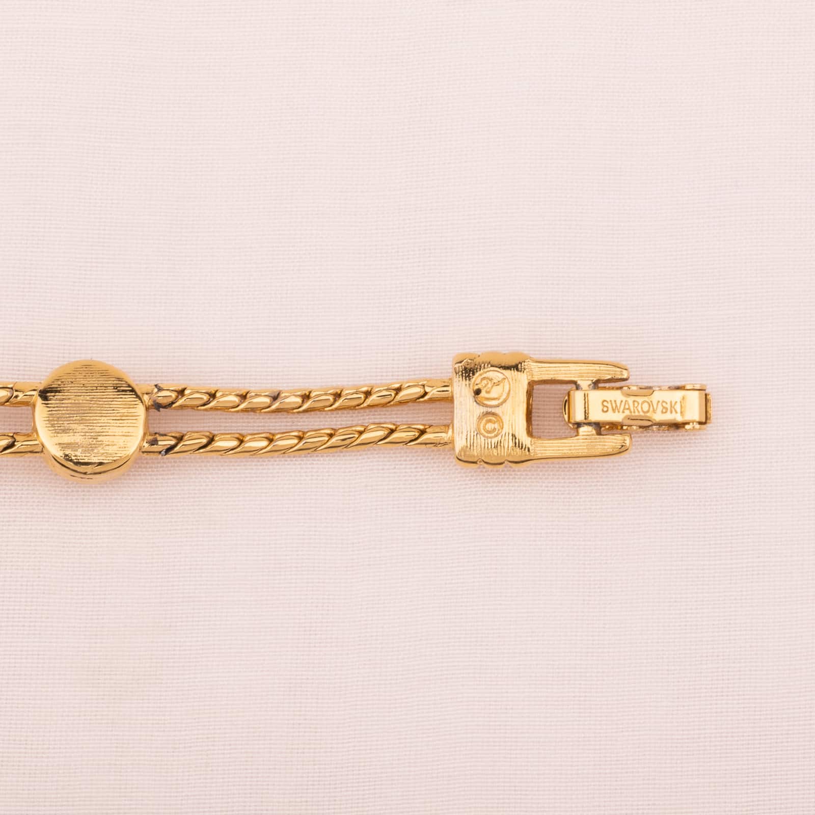 Swarovski-Tennisarmband-mit-runden-Kristallen-Signatur