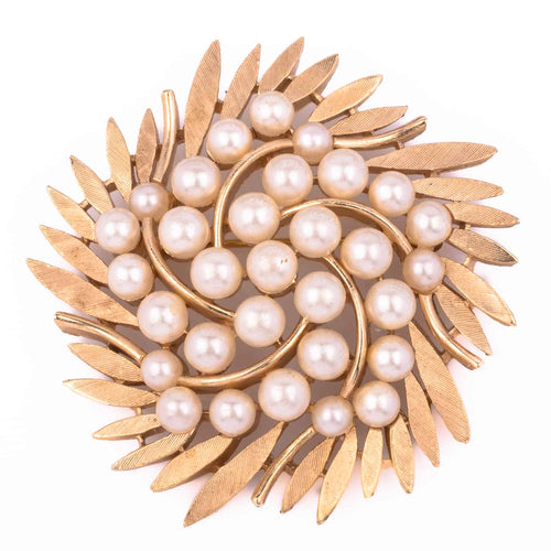 Designer pearl brooch from the 60s by TRIFARI