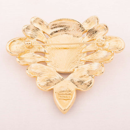 Trifari-royale-Brosche-Rückseite-mit-Signatur