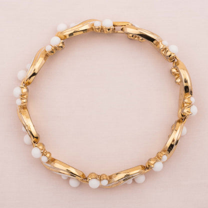 Weißes-Trifari-Armband-mit Perlen-60s