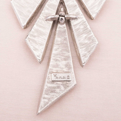 Silberfarbene Trifari Halskette mit Crown Logo Marke