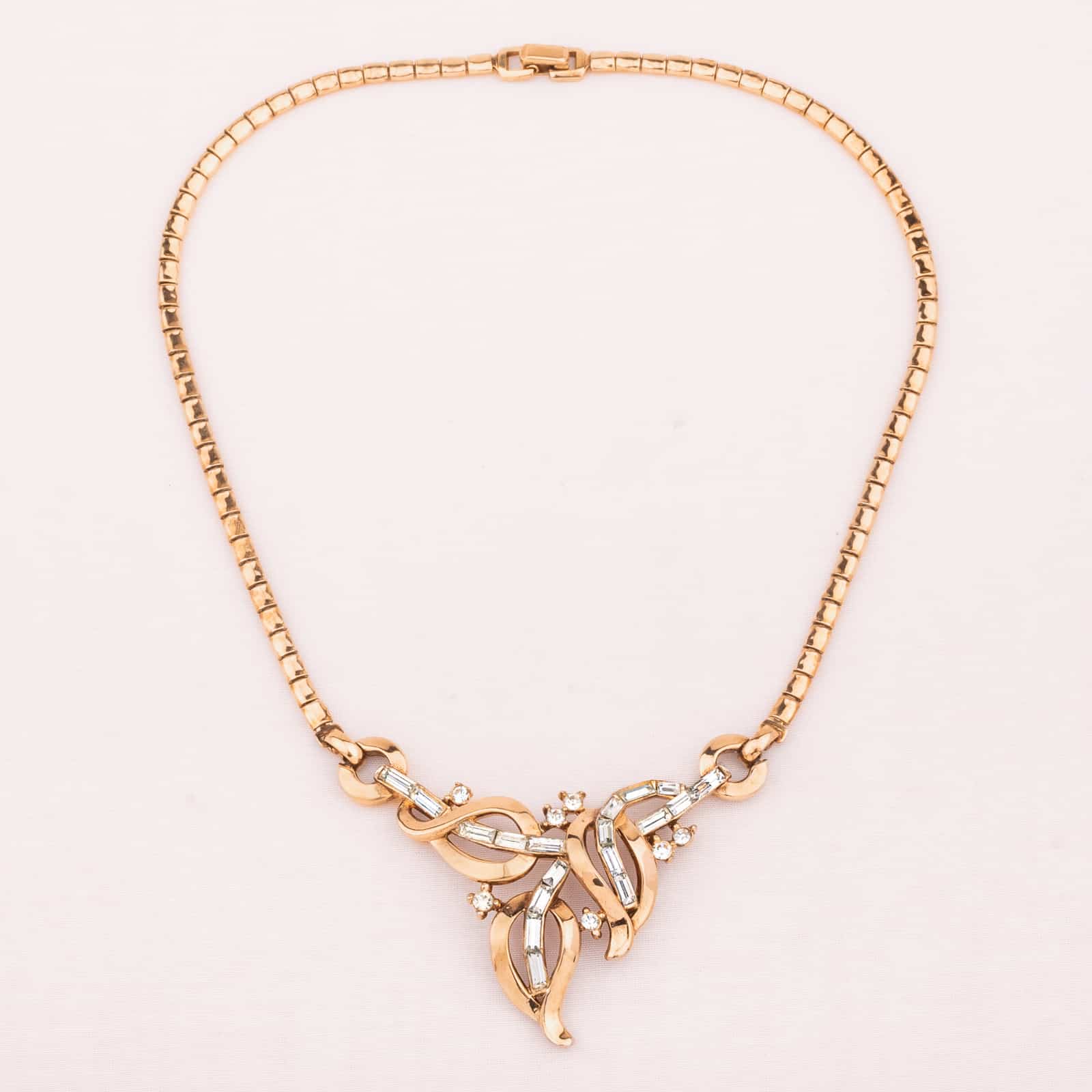 Trifari-vergoldete-Halskette-1950-mit-Baguette-Strasssteinen