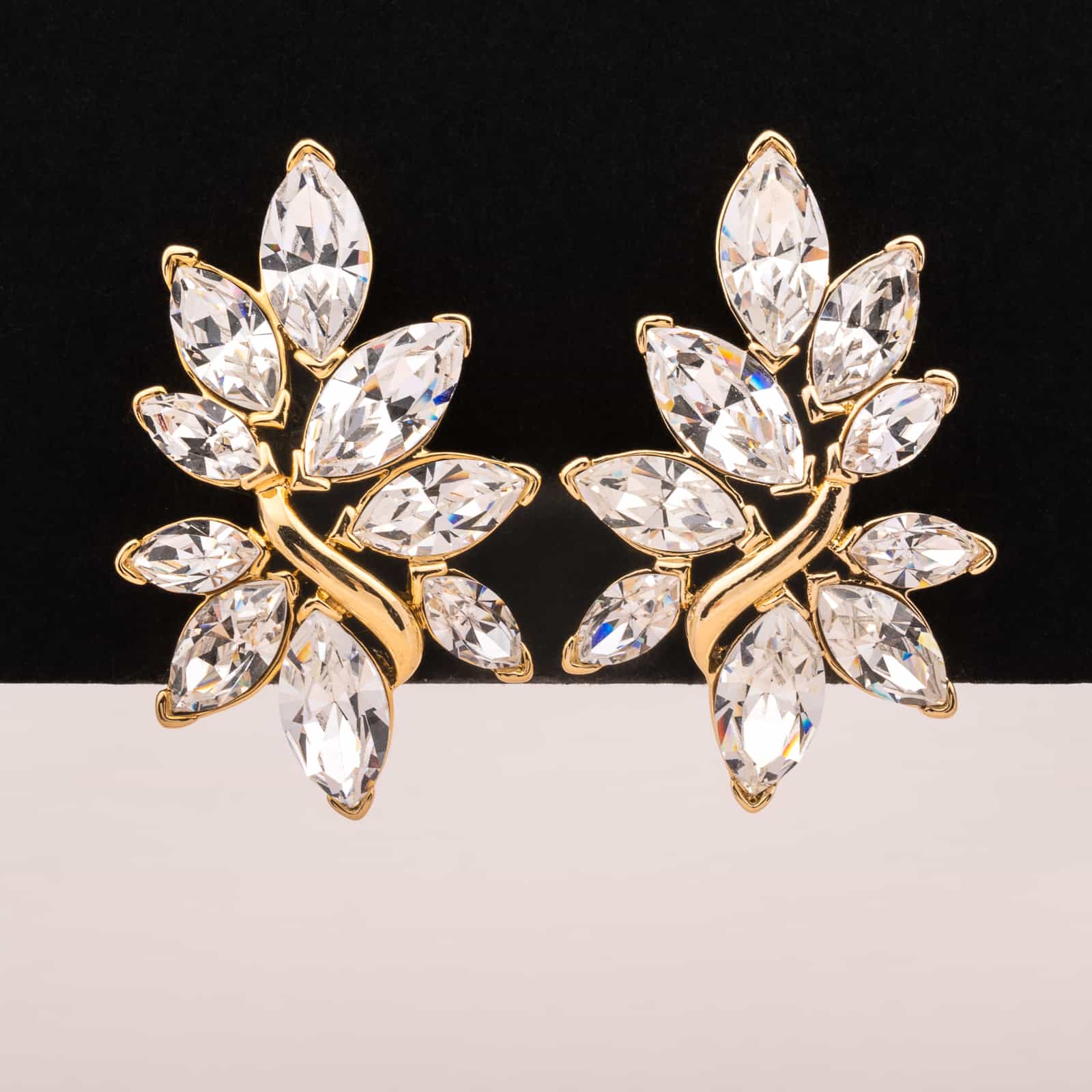 Trifari-Kunio-Matsumoto-Ohrringe-mit-glitzerndem-Strass